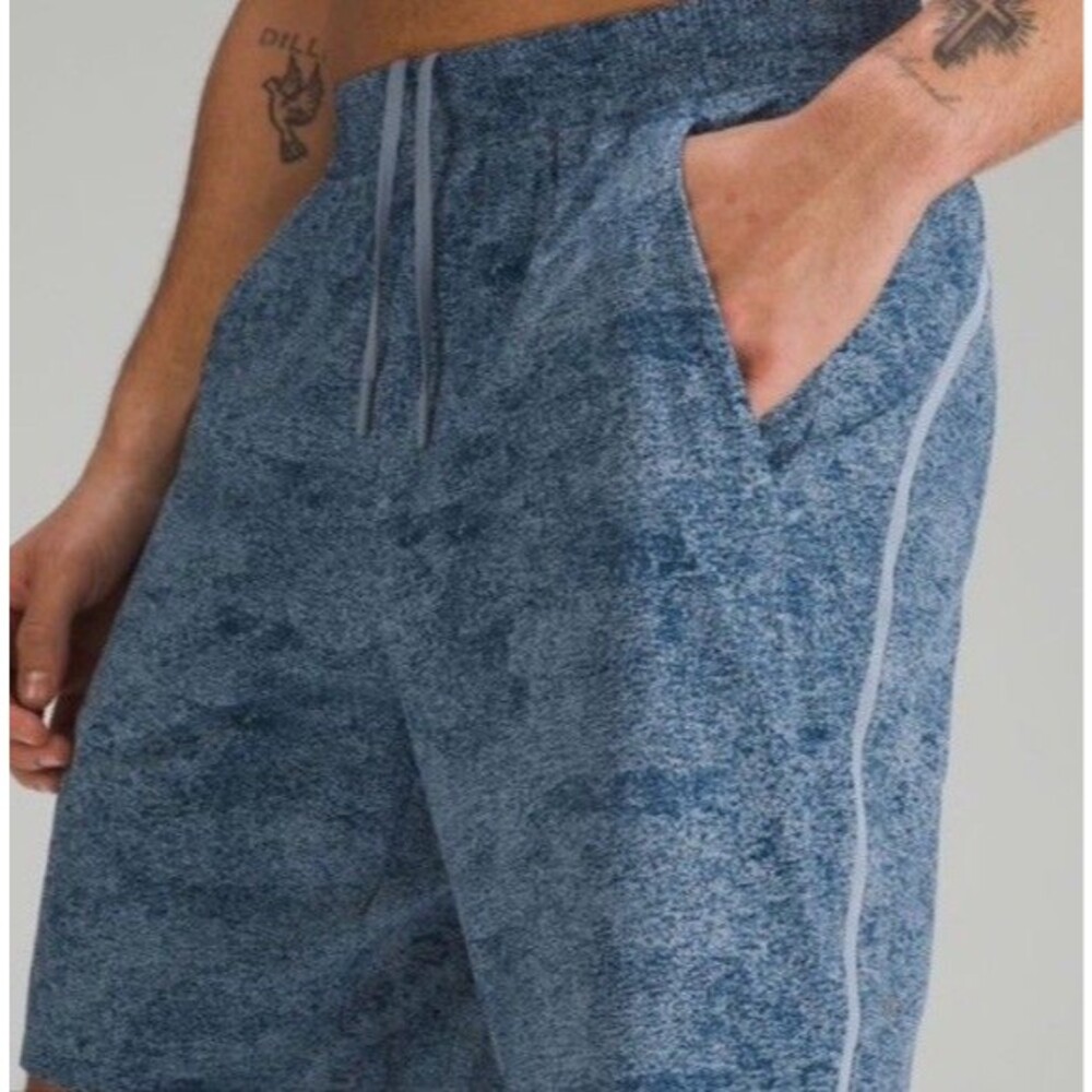 Lululemon Size XXL Pace Breaker Linerless Shorts 7” Inseam Blue Printed